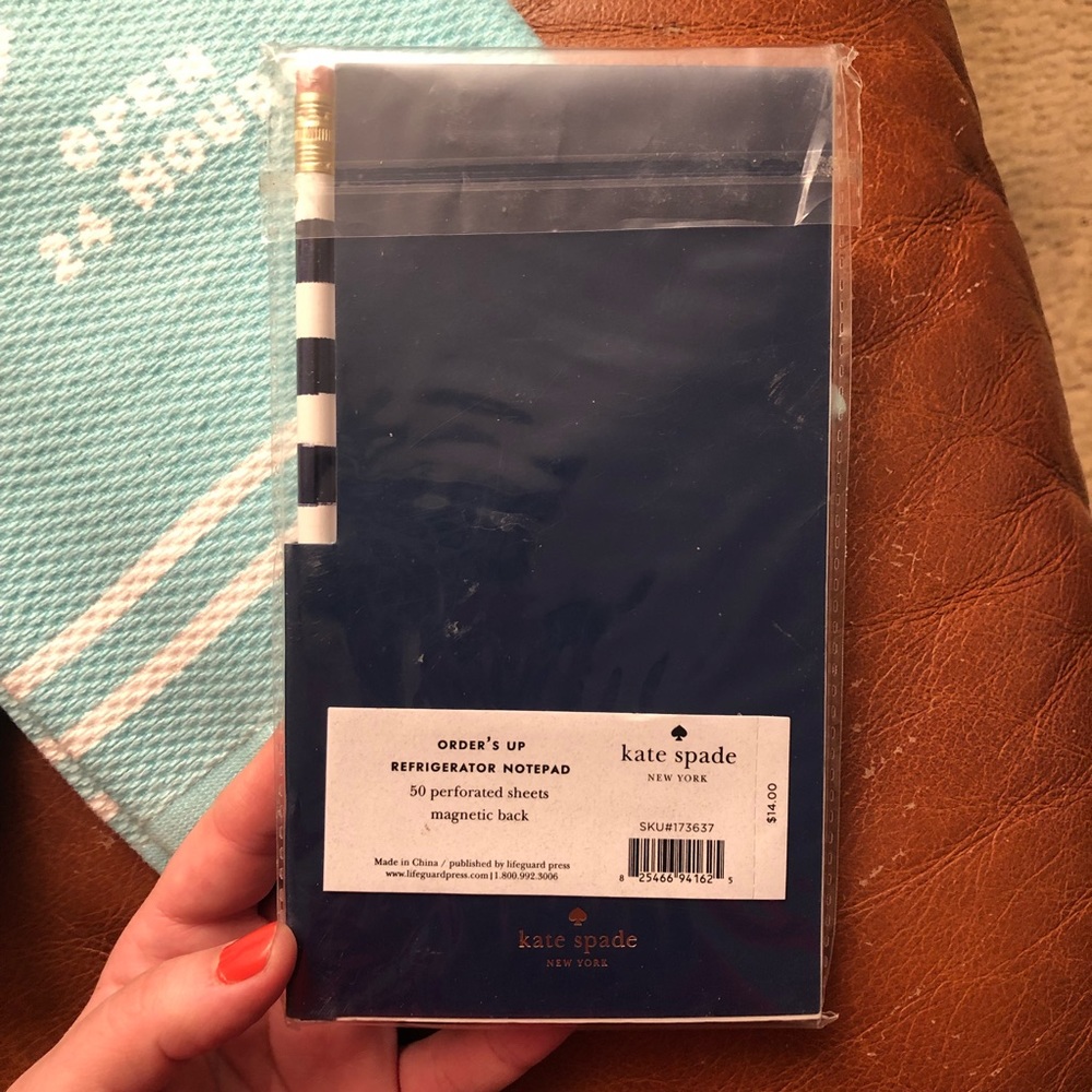 ♠️ Kate Spade kitchen towels + notepad! ♠️ - Picture 5 of 7